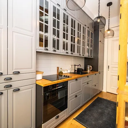 Pinterest In The Center דירה